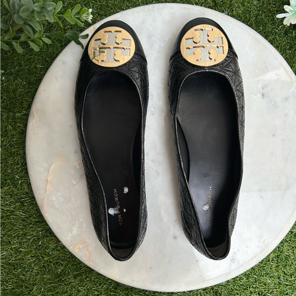 Tory Burch Claire Quilted Ballet Flat 
$258 Sz 8.5
Perfect Black / Gold / Silver - Picture 15 of 17